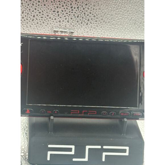 psp 3000 w/charger & new battery black/red - Picture 7 of 7